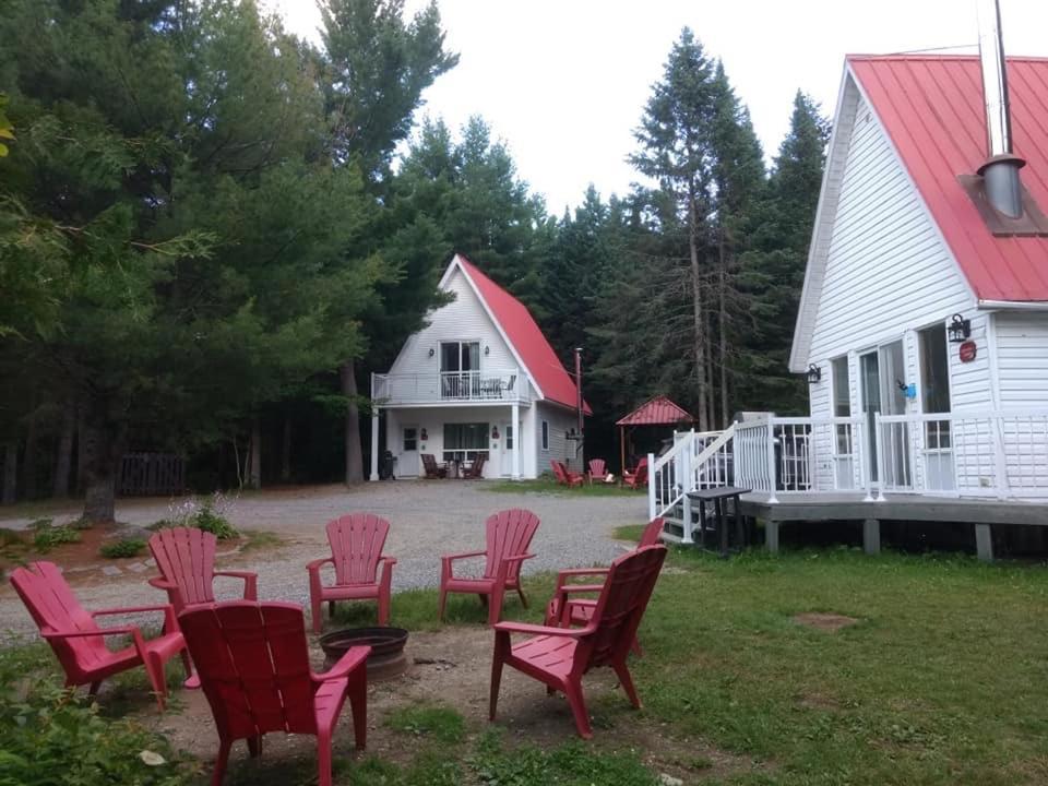 Camping Chalets Spas Pignons Rouges Saint Romain Eksteriør bilde