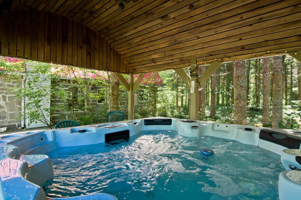 Camping Chalets Spas Pignons Rouges Saint Romain Eksteriør bilde
